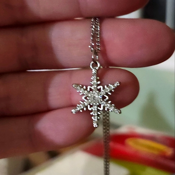 💝 2/$35 💝new Daisy Fuentes watch not worn and snowflakes necklace - Picture 5 of 5